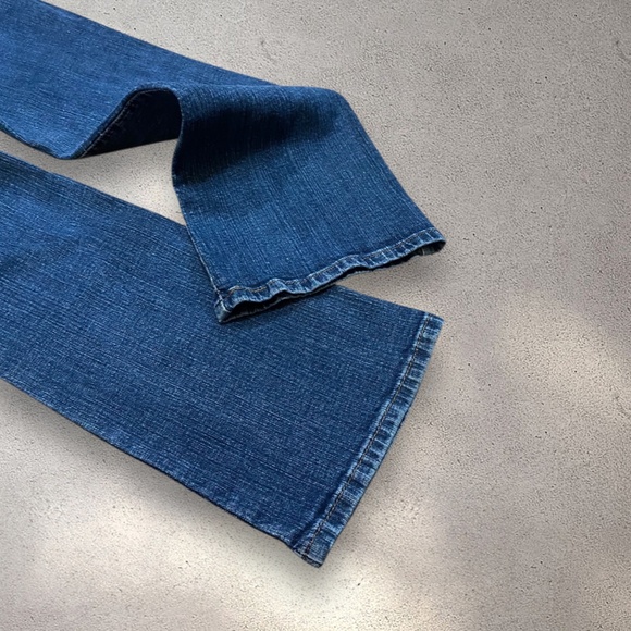 Levi’s 515 Mid-High Bootcut Jeans - Picture 6 of 7